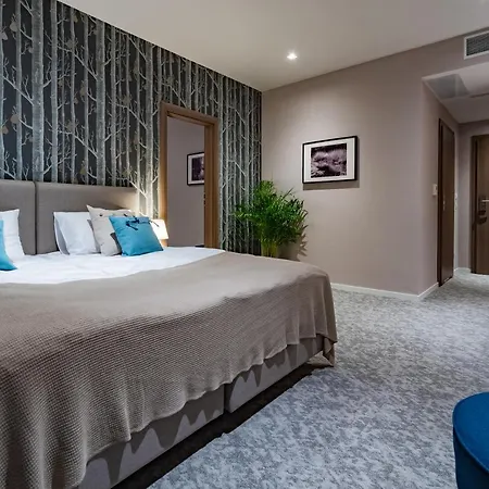 Hotel Odpocznia I *